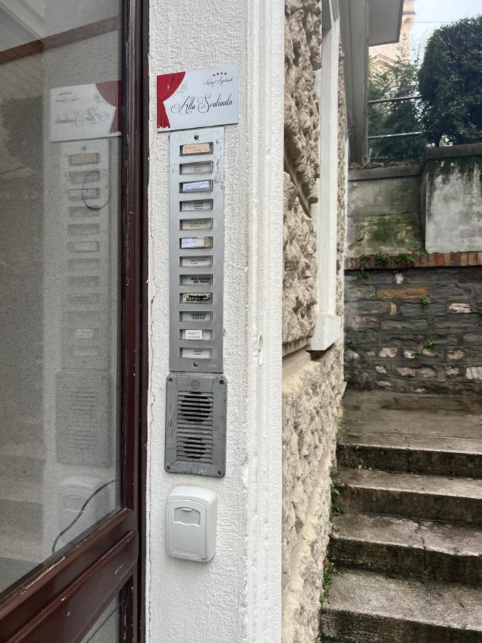 Alla Scalinata Del Teatro Rossetti Confort Suites Parcheggio Trieste Exterior foto