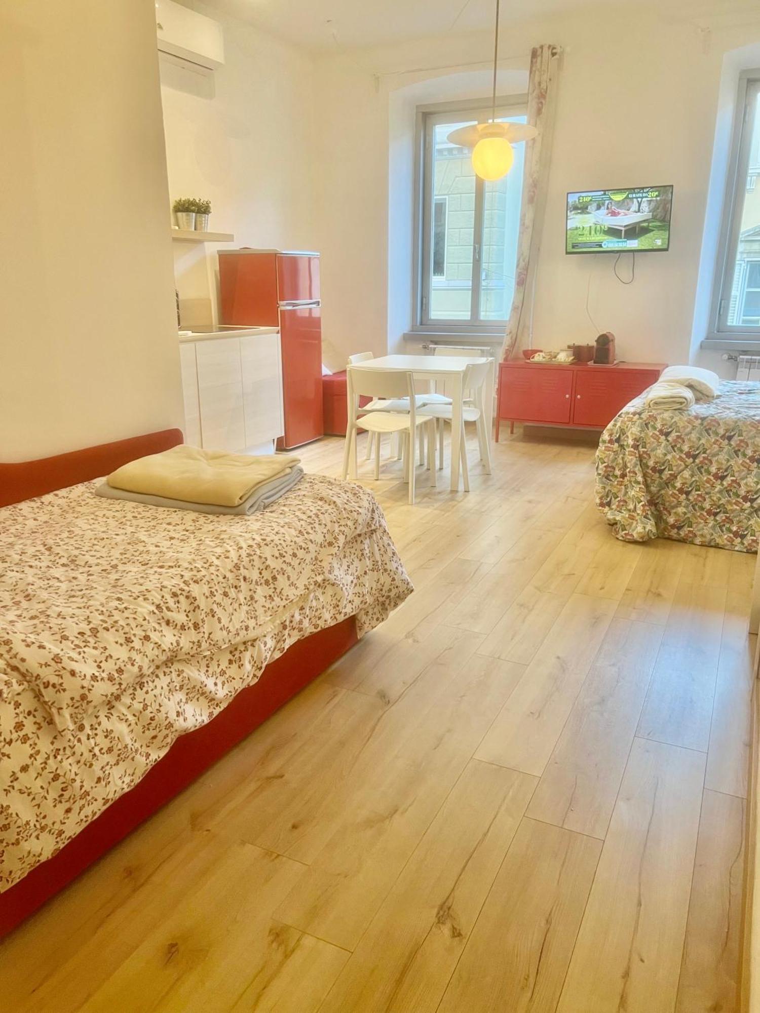 Alla Scalinata Del Teatro Rossetti Confort Suites Parcheggio Trieste Exterior foto