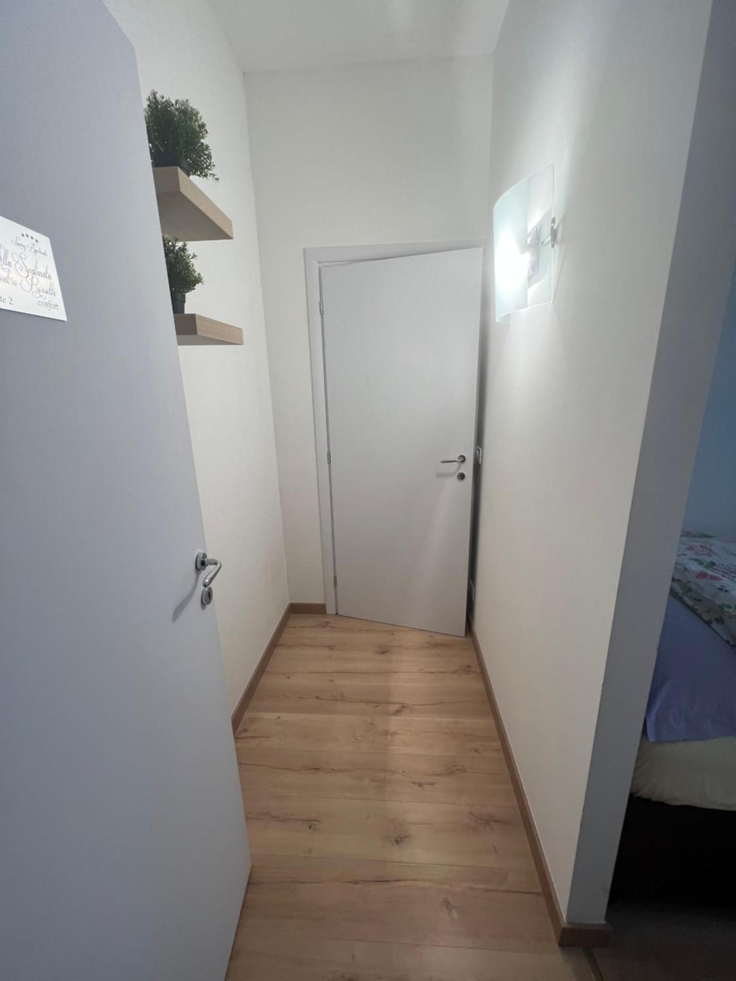 Alla Scalinata Del Teatro Rossetti Confort Suites Parcheggio Trieste Exterior foto
